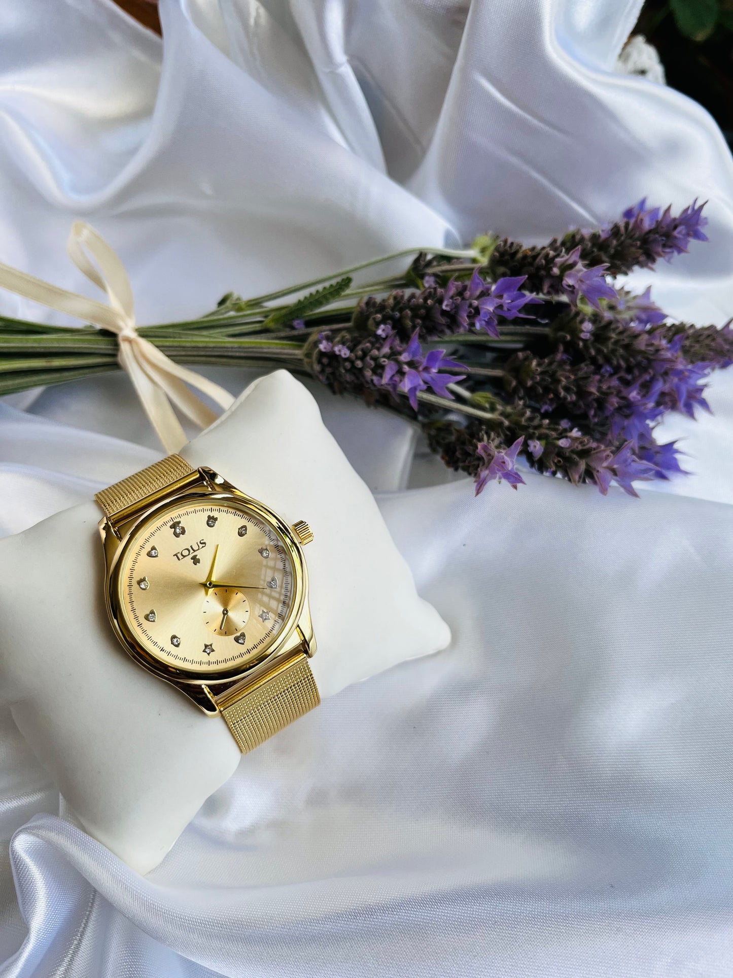 Reloj T esfera dorada