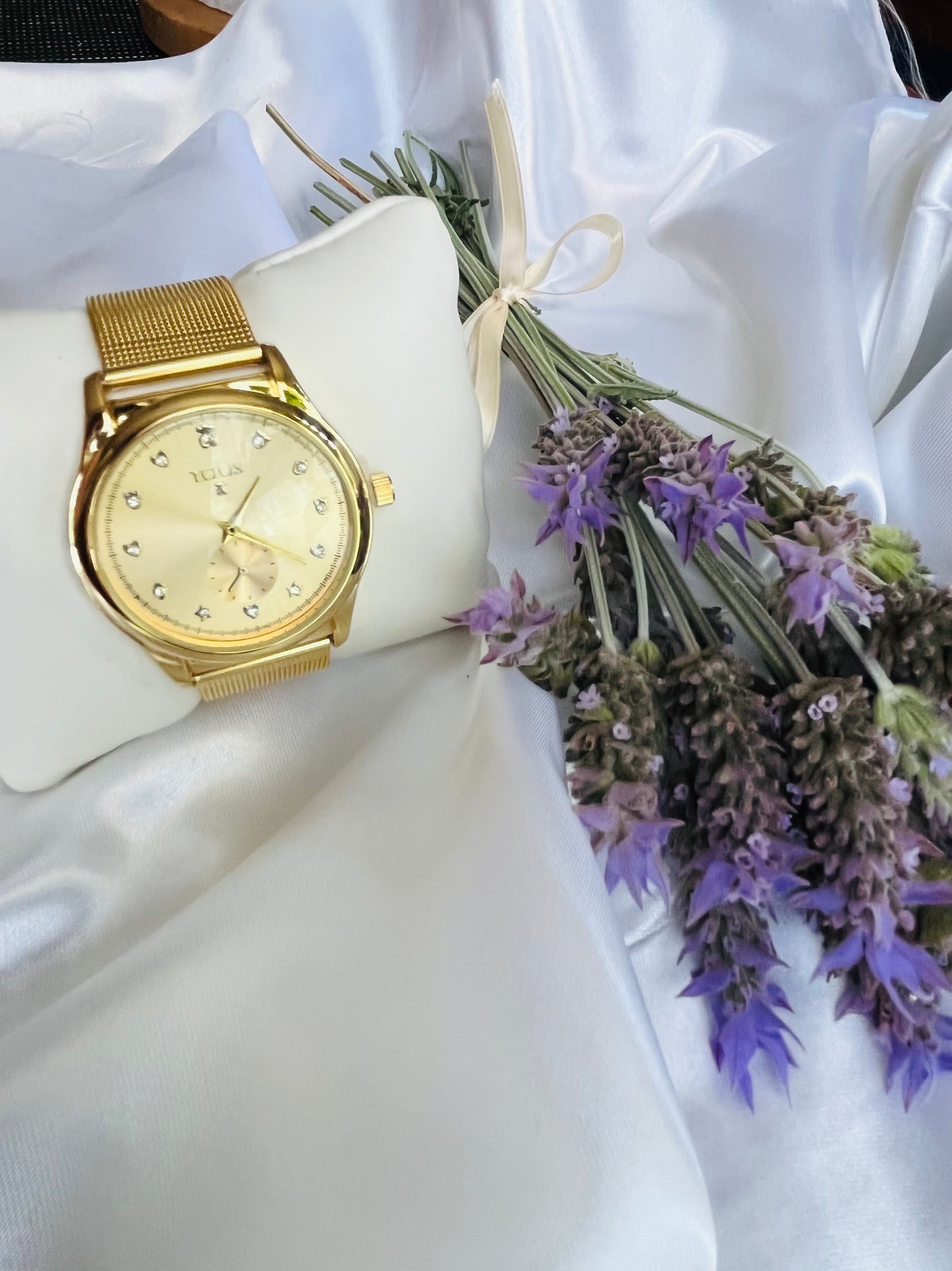 Reloj T esfera dorada