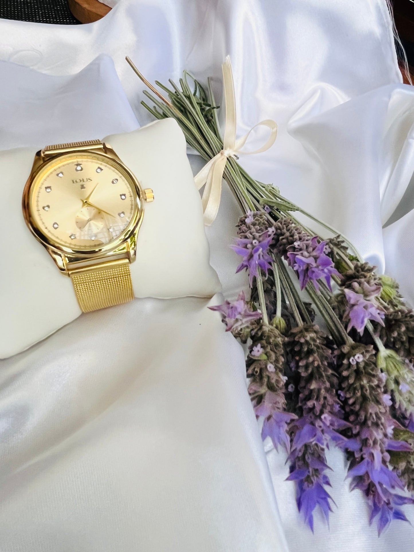Reloj T esfera dorada